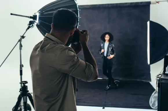 PHOTOGRAPHIE DE PORTRAIT EN STUDIO ET ÉCLAIRAGE PROFESSIONNEL – 2 JOURS